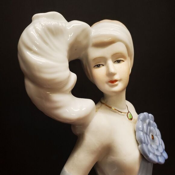 Vintage Blue and White Ceramic Socialite Flapper Figurine - Picture 7 of 10